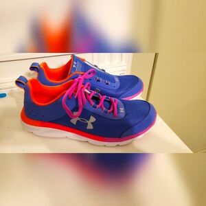 Womens under armour size 7